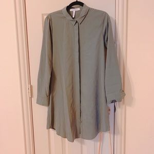 🦄 BCBG olive green button shirt size S